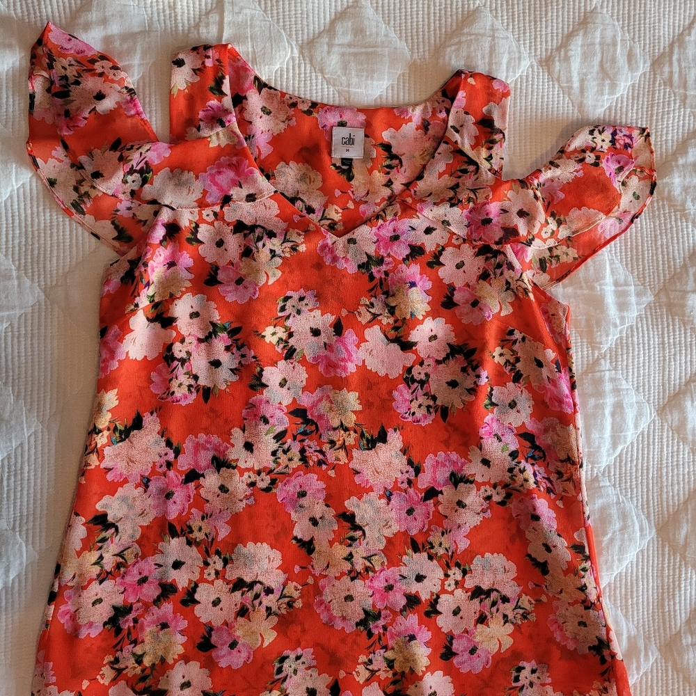 CAbi Women's Cold-Shoulder Floral Top